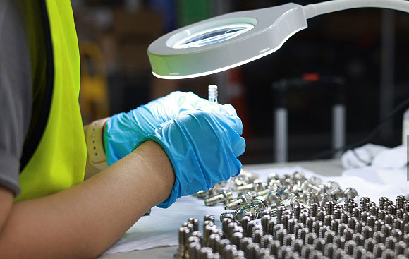 お客様のニーズに合った適切な産業脱脂剤を選択します